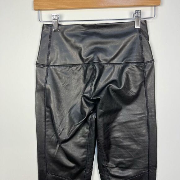 7 For All Mankind Vegan Faux Leather Moto Leggings Pants Bikercore Black size S - Picture 10 of 12